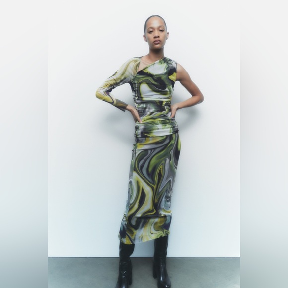 ZARA Bloggers Fav Skirt - Picture 6 of 15